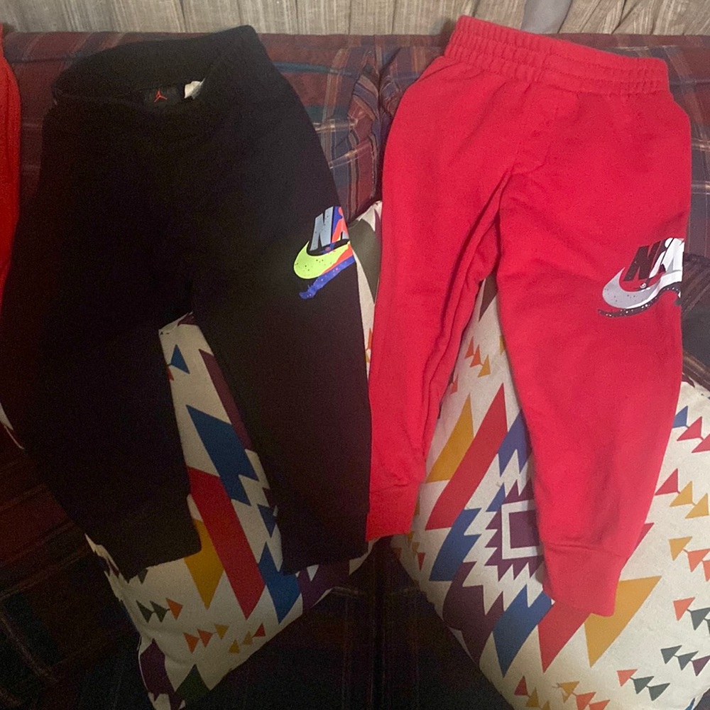 Champion Sweats && 2 Nike Sweats Boys